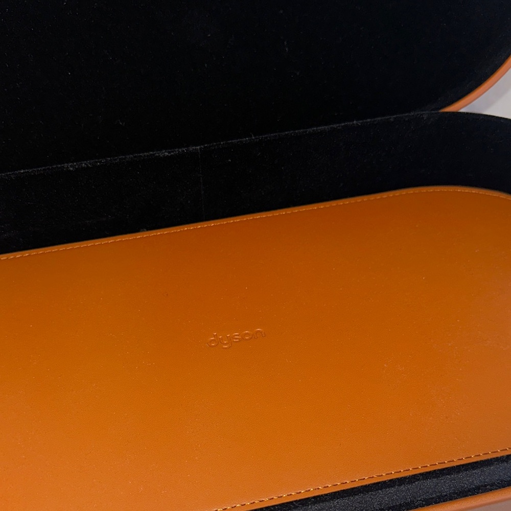Dyson air wrap tan storage case - Picture 4 of 6